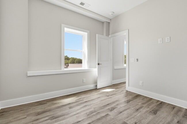 Building Photo - Downtown Gastonia Condo