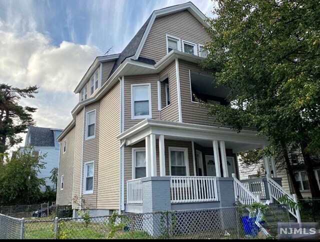 Primary Photo - 37 Girard Ave