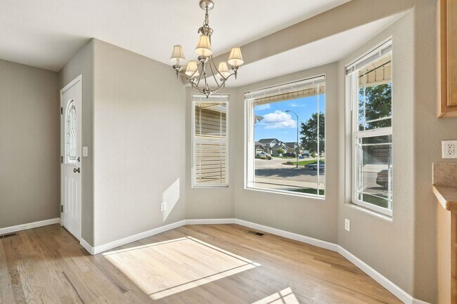 Foto del edificio - 7081 McClellan Rd