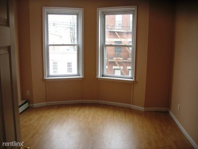 Building Photo - 2 br, 1 bath  - 713 10th St