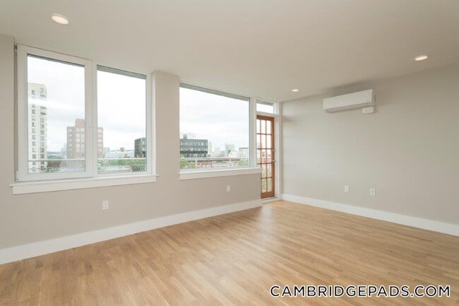 Building Photo - 334 Harvard St