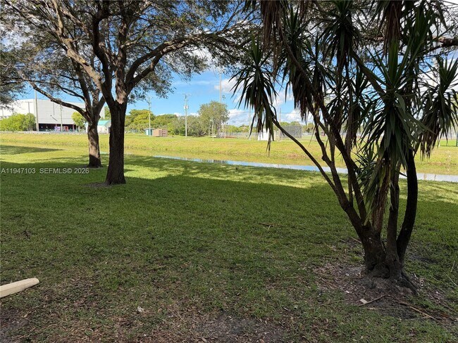 Foto del edificio - 7891 Sunrise Lakes Dr N