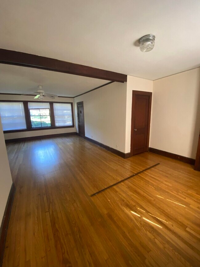 Foto del edificio - 545 E Park Ave