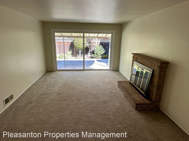 Building Photo - 4 br, 2 bath House - 4497 Borina Dr.