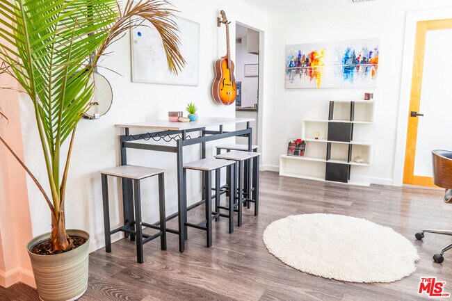 Foto del edificio - 346 Laveta Terrace