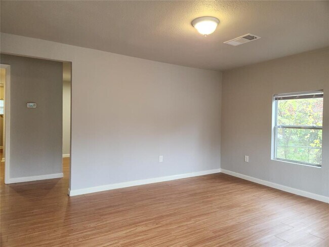 Building Photo - 1708 Singleton Ave
