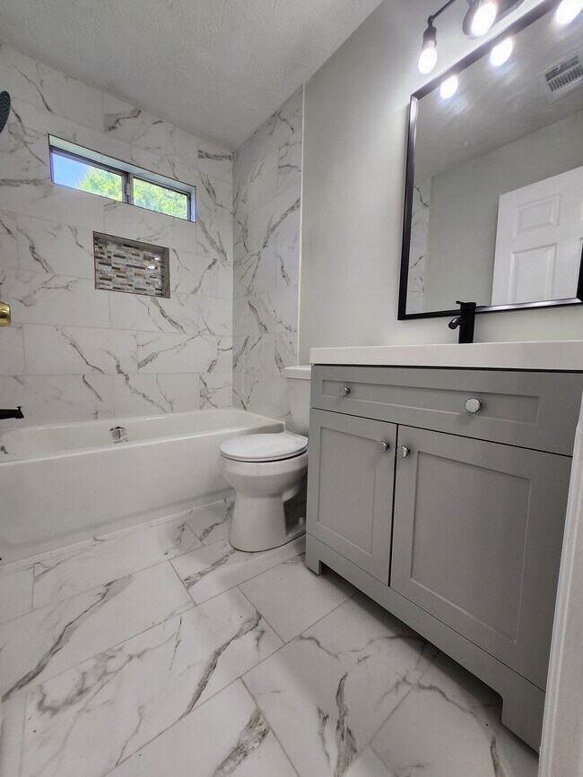Foto del edificio - 2146 Briar Glen Ln SW