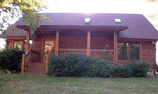 Building Photo - 318 Lovell Rd NE