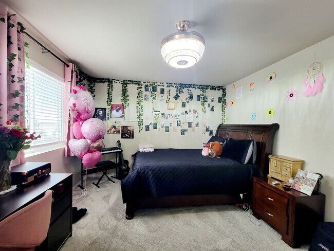 Building Photo - Stunning 4 bedroom in Soundview Estates