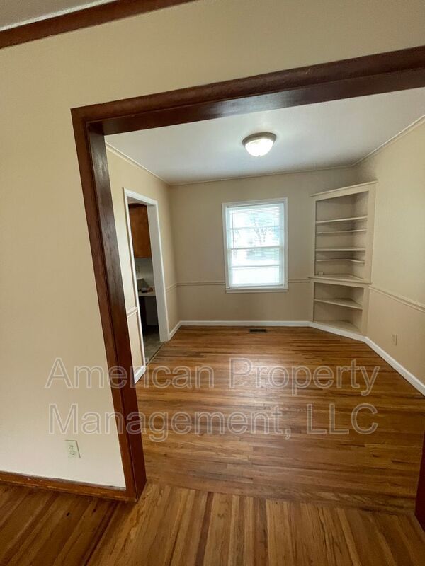 Foto del edificio - P2-1Q- 4941 S. Detroit Ave.