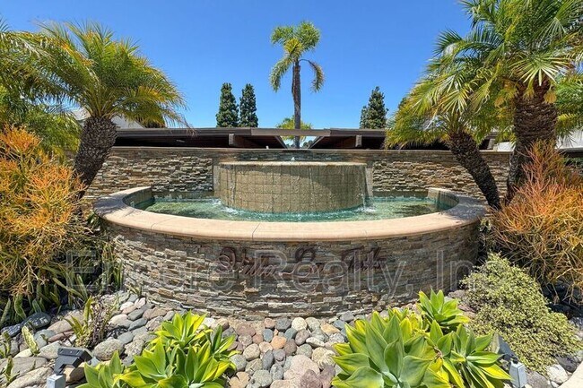 Building Photo - 8545 Villa La Jolla Dr