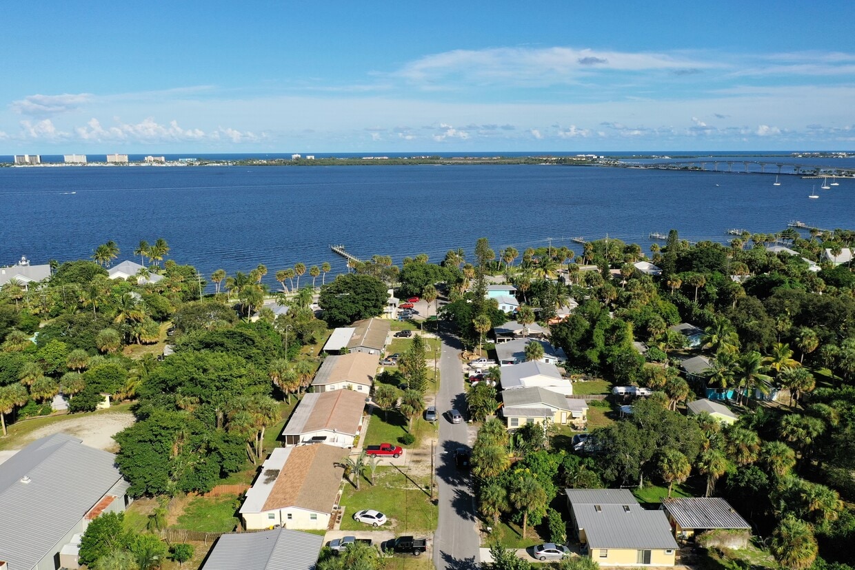1443 NE Chardon St Unit 1443, Jensen Beach, FL 34957 Apartments in