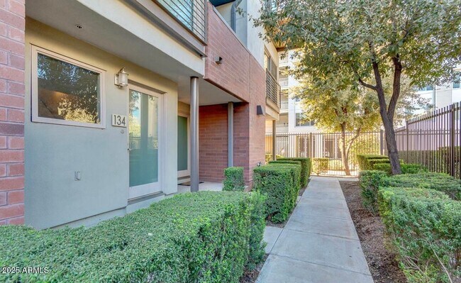 Foto del edificio - 525 W Lakeside Dr