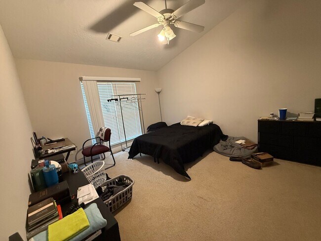 Foto del edificio - Great 2 Bedroom 2 Bath Townhouse with Garage