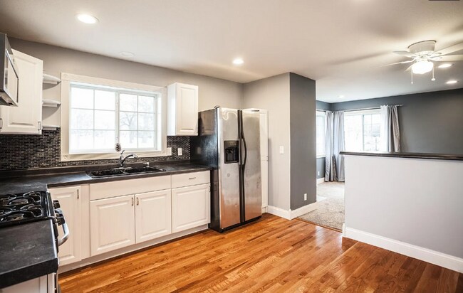 Building Photo - 4 Bed/2 Bath Duplex for Rent in NE Minneap...