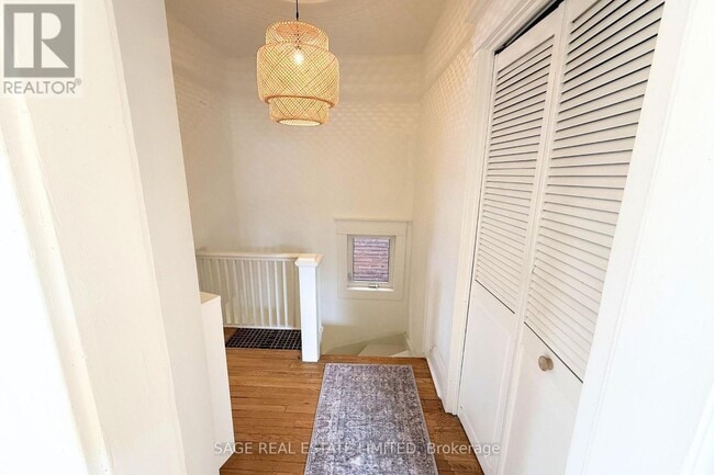 Building Photo - 129 Gilmour Ave