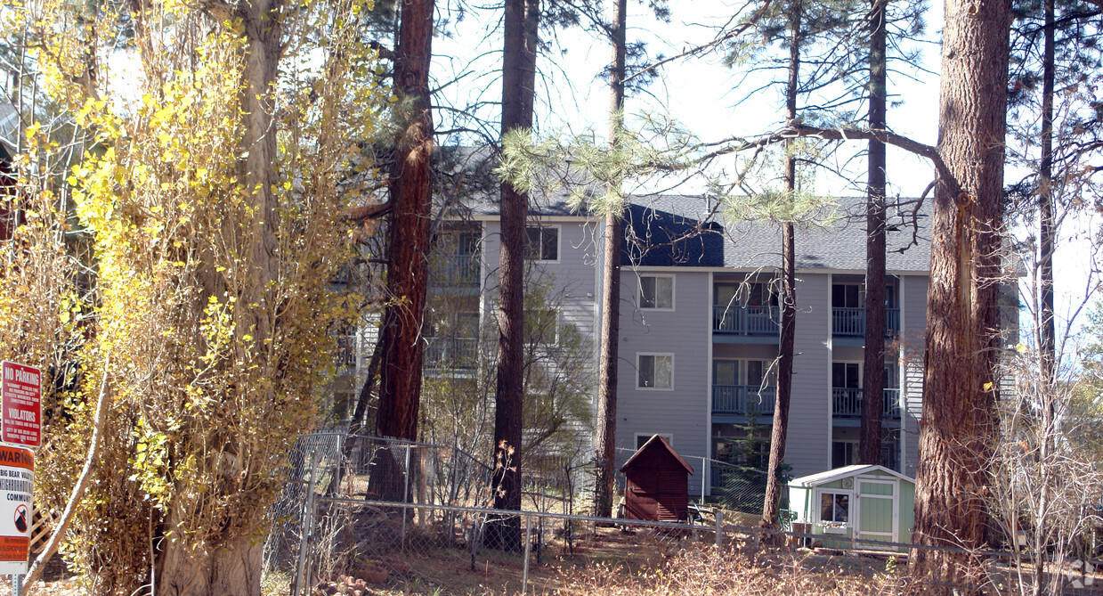 Building Photo - 764 C Pine Knot Ave