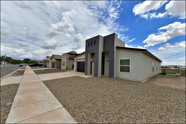 Building Photo - 4 bedroom in Socorro TX 79927