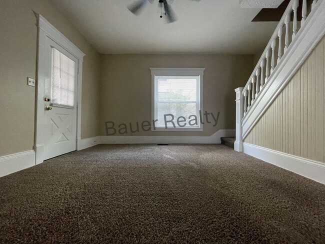 Building Photo - Three Beds, One and a Half Baths