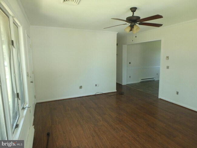 Building Photo - 826 Champlain Ave