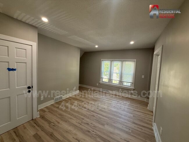 Building Photo - 845 S 75th St