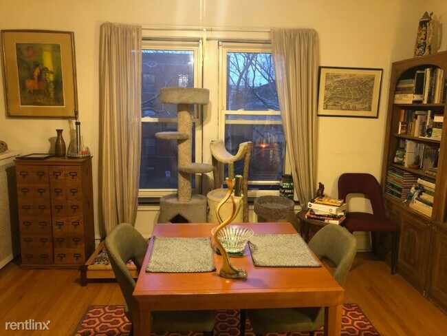 Building Photo - 1703 W Catalpa Ave