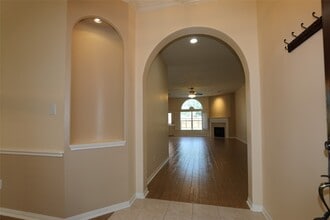 Building Photo - 1611 Maryvale Dr