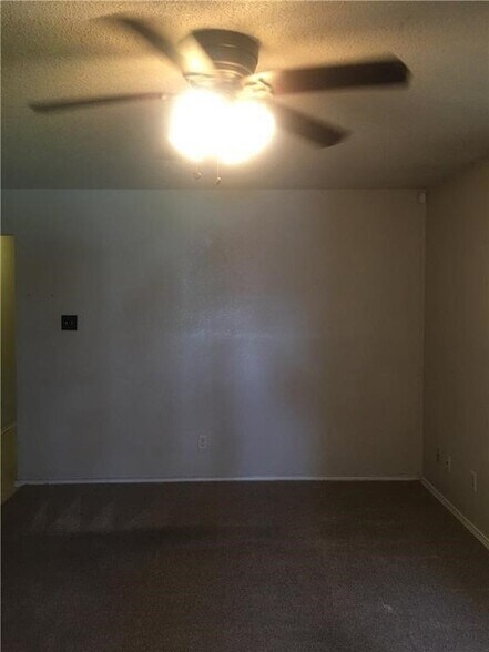 Foto del edificio - 4704 Sandage Ave