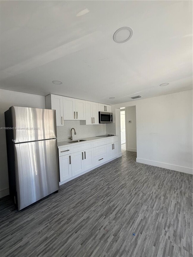 Foto del edificio - 753 NW 22nd Ct