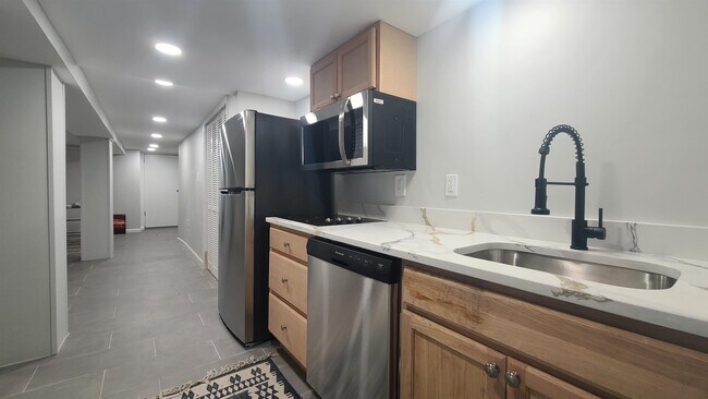 Foto del edificio - 384 Princeton Ave