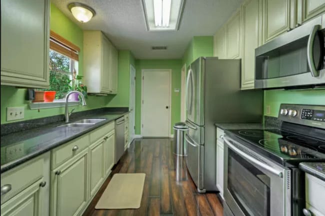 Kitchen - 2004 Rosemary Ln