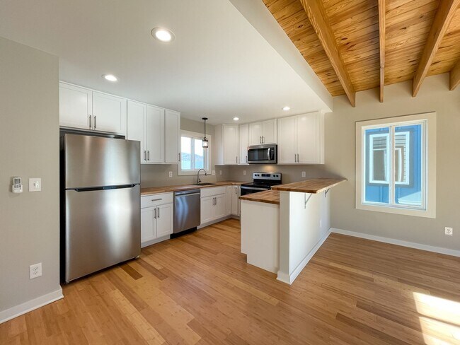 Foto del edificio - Beautiful, Newer-Construction Compact Cott...