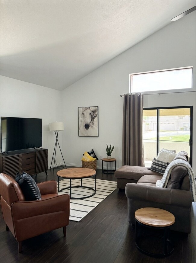 Building Photo - 10177 S Del Rey Dr