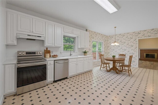 Foto del edificio - 219 Deerhill Dr