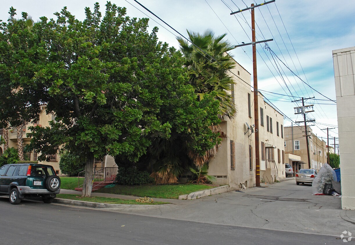 Building Photo - 314 N Stanley Ave