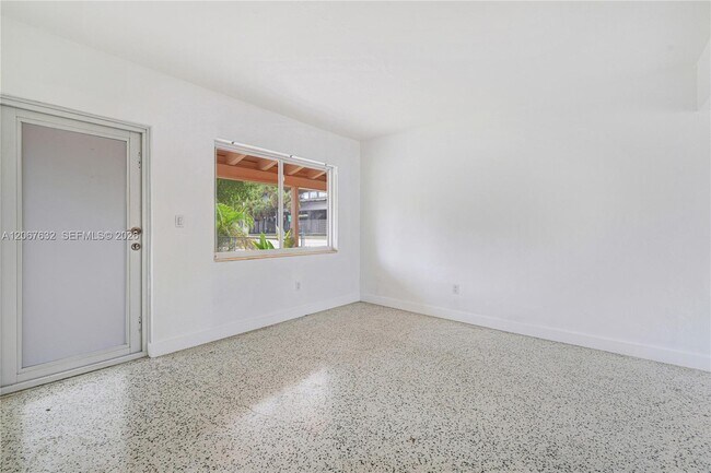 Foto del edificio - 1202 NW 34th St