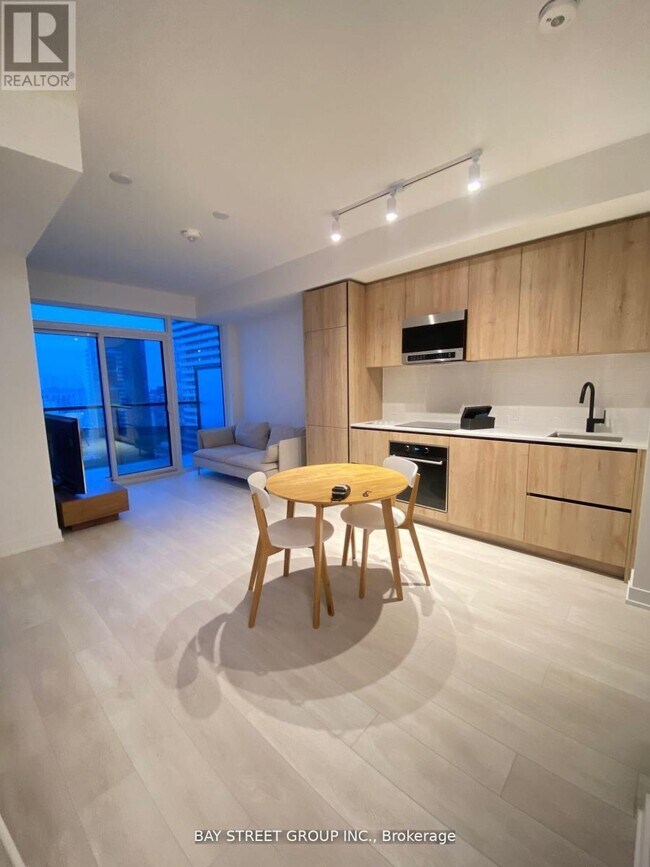 Photo du bâtiment - 127 Broadway Ave