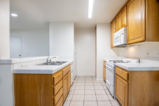 Foto del edificio - 1189 W 36th St