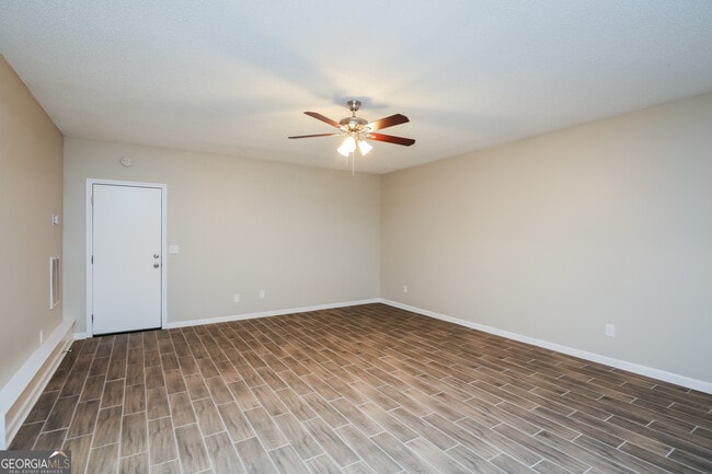 Foto del edificio - 5875 Sunflower Ct