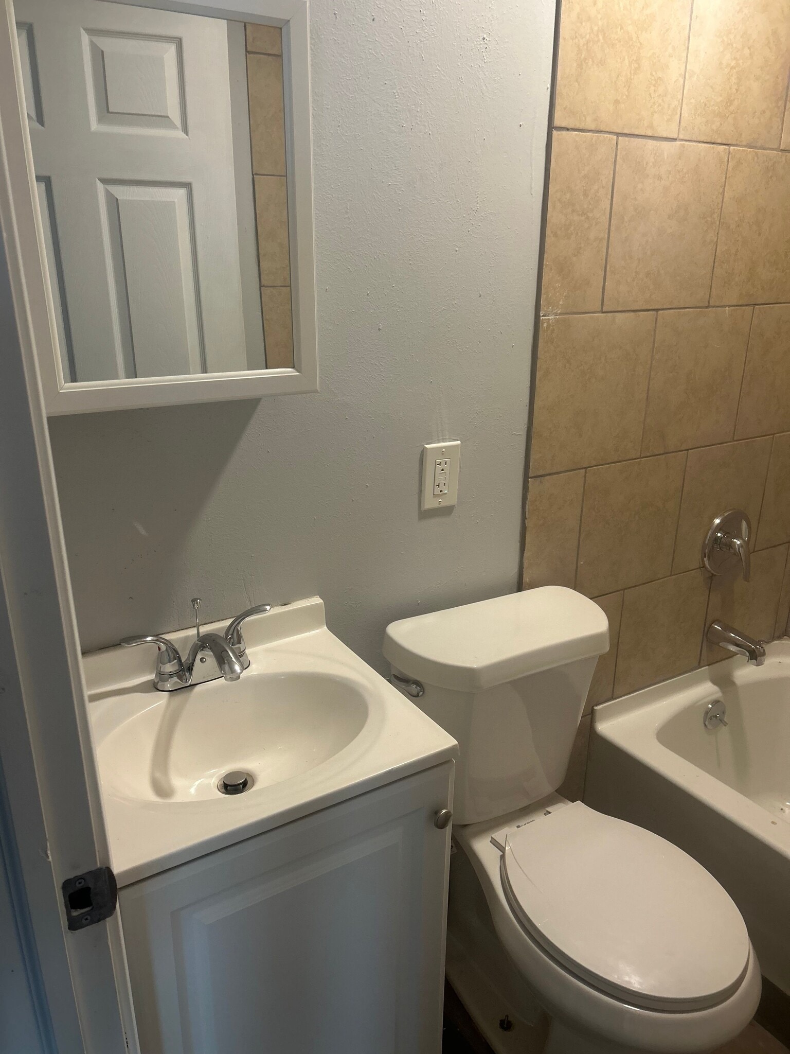 17568-70 Lake Shore Blvd Cleveland, OH 44119 – photo 5