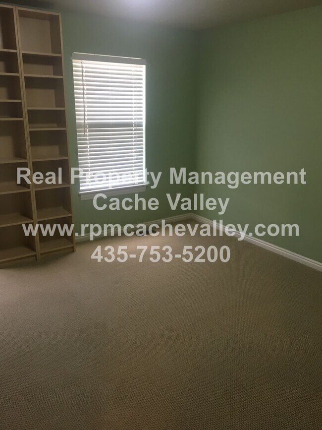 Foto del edificio - Pet Friendly, 2 br 1.5 bath Town home. Ava...