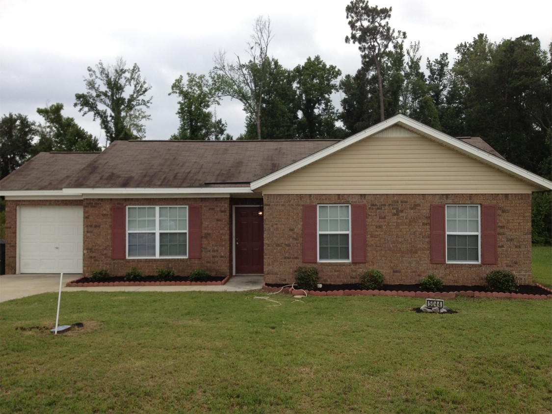 Foto principal - 5044 Scotch Pine Ave
