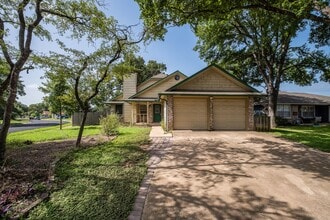 Building Photo - 11601 Show Barn Cove