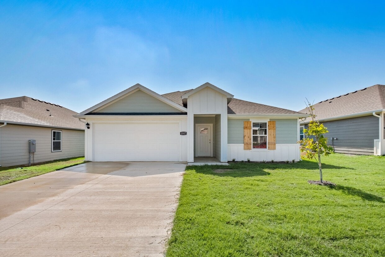 1317 Bates St, Gentry, AR 72734 House Rental in Gentry, AR