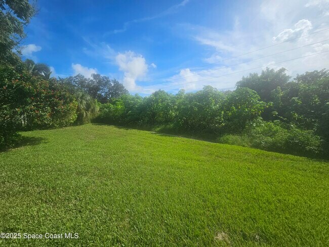 Foto del edificio - 2240 Spring Creek Cir