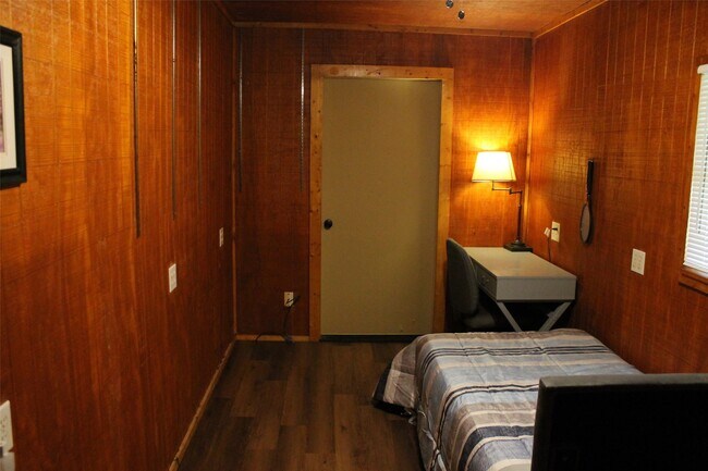 Foto del edificio - 2011 Miller Rd