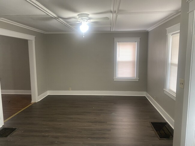 Building Photo - Move In Ready 3 Bedroom Home in a Central ...