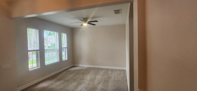 Foto del edificio - 7018 Beargrass Rd