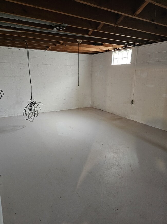 Building Photo - 1124 Mccarley Dr W