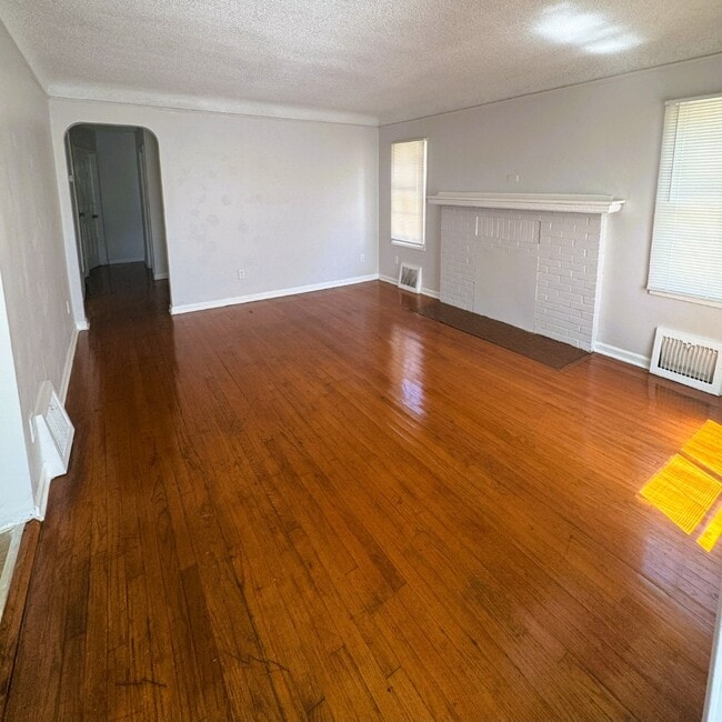Building Photo - Now Leasing – Fully Rehabbed 3-Bedroom Hom...
